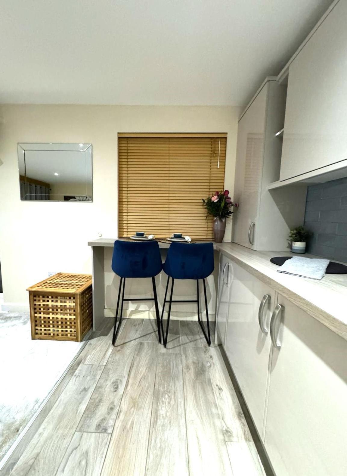 Large Cosy 2 Bedroom Ground Floor Flat In Stevenage Sg1 Sleeps 4-5 Free Parking 外观 照片