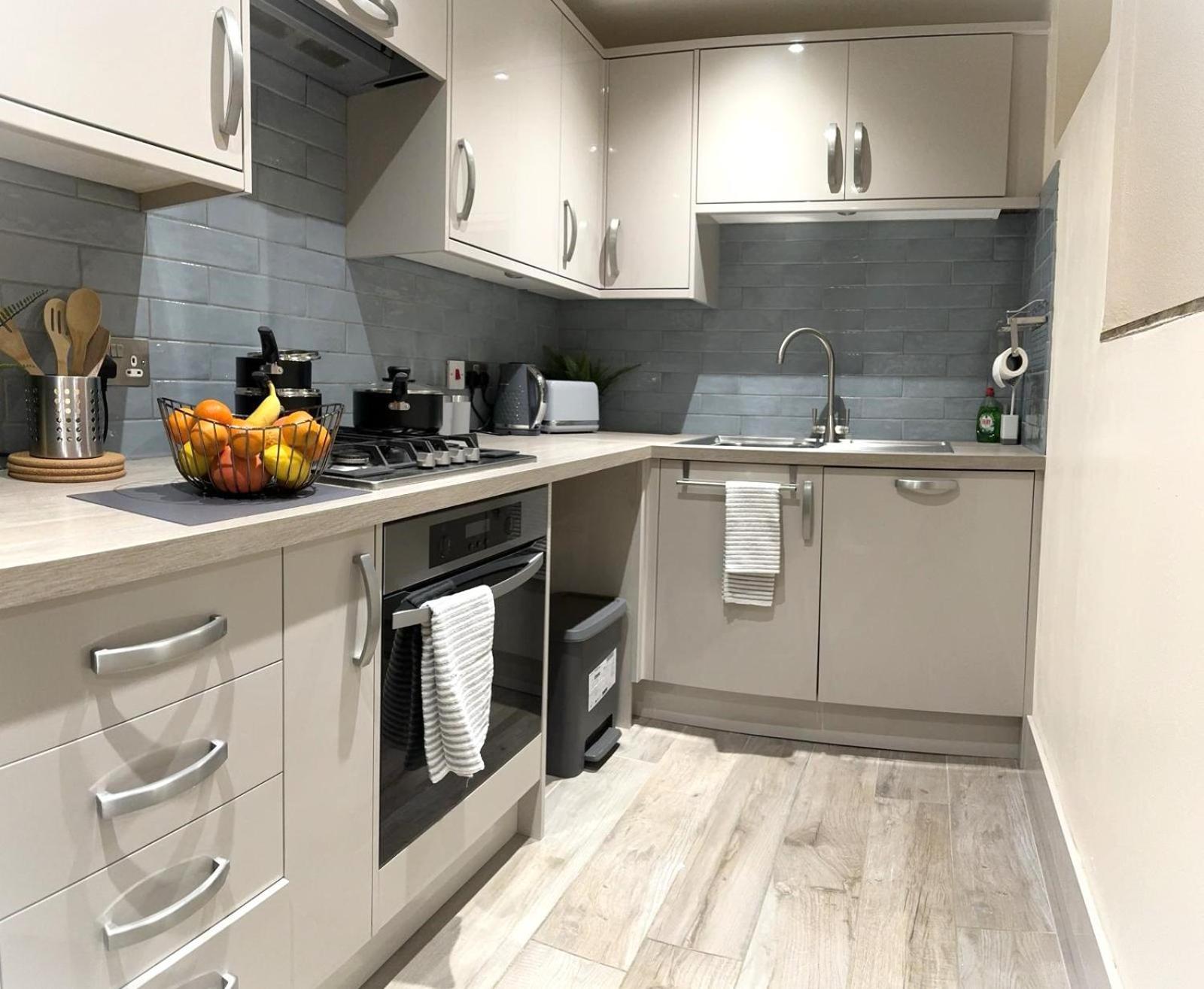 Large Cosy 2 Bedroom Ground Floor Flat In Stevenage Sg1 Sleeps 4-5 Free Parking 外观 照片